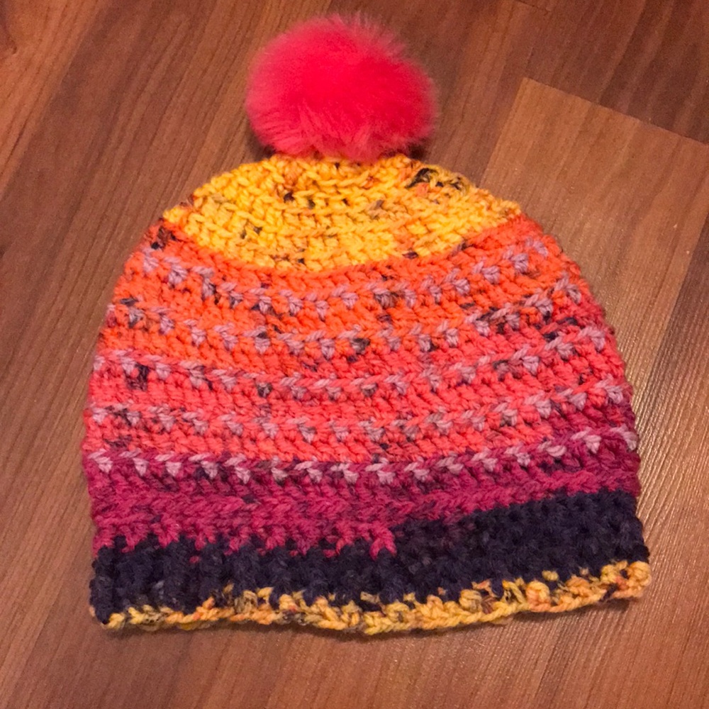 Warm Fuzzy Pom Hat NWOT